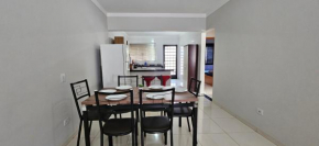 Casa confortável, com 3 quartos, bem localizada!